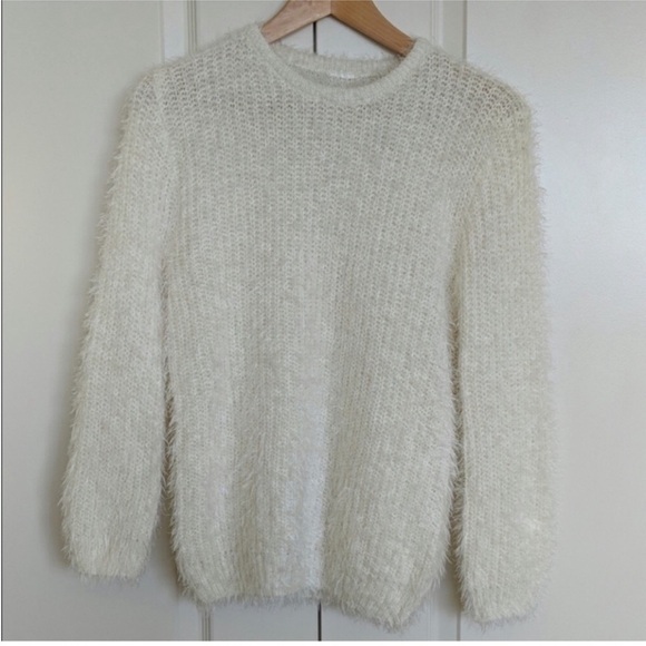 Today Only ! White Fluffy Sweater Size Small - Picture 3 of 5